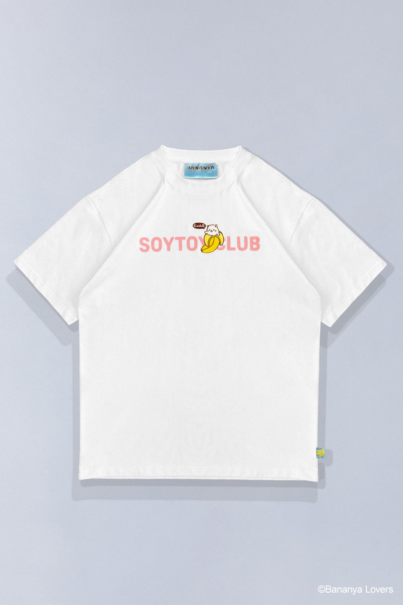 Front of white Bananya Logo t-shirt. Shows pink 'SOYTOY CLUB' text with embroidered Bananya cat on top.